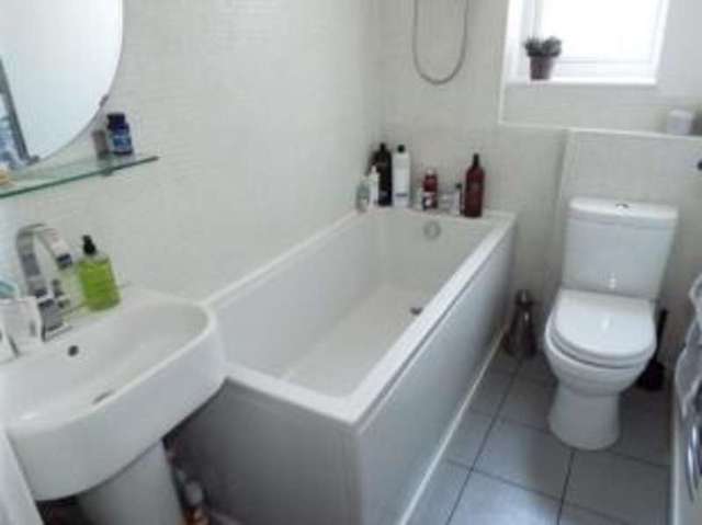  Image of 1 bedroom Flat for sale in Clarendon Road Luton LU2 at Luton Bedfordshire Stopsley, LU2 7PQ