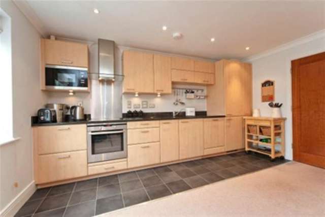  Image of 3 bedroom Flat to rent in Clear Water Place Oxford OX2 at Oxford, OX2 7NL