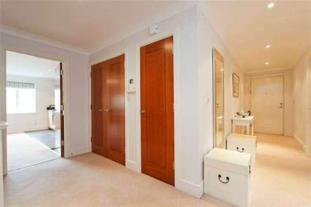  Image of 3 bedroom Flat to rent in Clear Water Place Oxford OX2 at Oxford, OX2 7NL