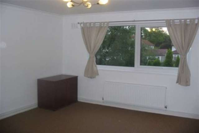  Image of 2 bedroom Flat to rent in Brooklands Road Sale M33 at Sale, M33 3QE