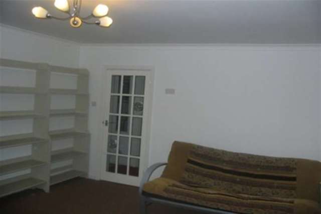  Image of 2 bedroom Flat to rent in Brooklands Road Sale M33 at Sale, M33 3QE