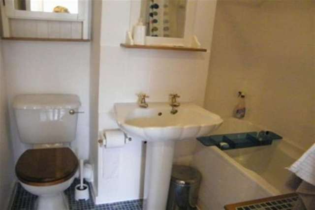  Image of 2 bedroom Flat to rent in Brooklands Road Sale M33 at Sale, M33 3QE