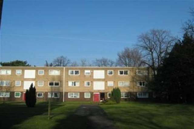  Image of 2 bedroom Flat to rent in Brooklands Road Sale M33 at Sale, M33 3QE