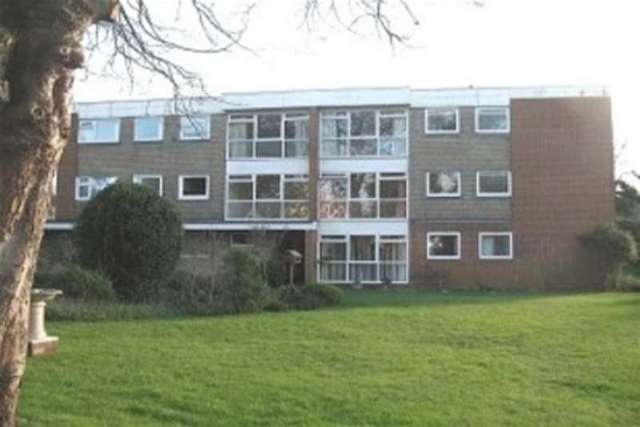  Image of 2 bedroom Flat to rent in Cockerell Rise East Cowes PO32 at East Cowes, PO32 6JL
