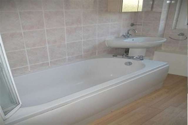  Image of 2 bedroom Flat to rent in Cockerell Rise East Cowes PO32 at East Cowes, PO32 6JL