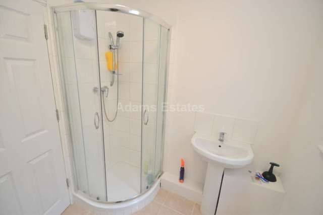  Image of 1 bedroom House Share to rent in College Road Earley Reading RG6 at College Road  Reading, RG6 1QB