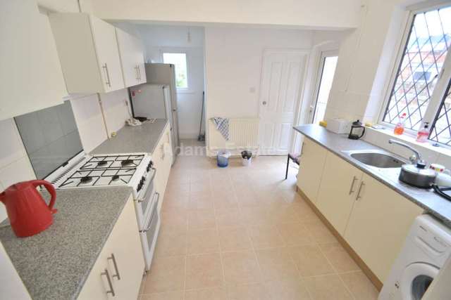  Image of 1 bedroom House Share to rent in College Road Earley Reading RG6 at College Road  Reading, RG6 1QB