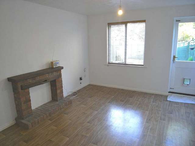  Image of 2 bedroom Semi-Detached house to rent in Conway Close Chandler