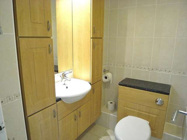  Image of 2 bedroom Semi-Detached house to rent in Conway Close Chandler