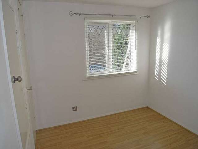  Image of 2 bedroom Semi-Detached house to rent in Conway Close Chandler
