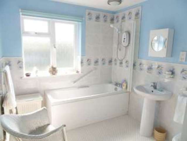  Image of 4 bedroom Detached house for sale in Vicarage Close Cookham Maidenhead SL6 at Vicarage Close  Cookham, SL6 9SE