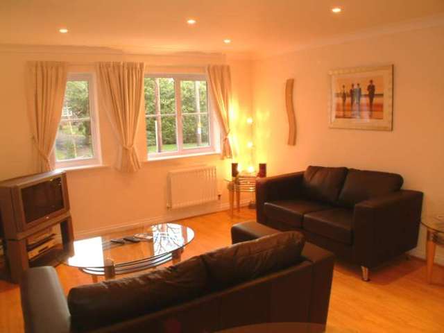  Image of 2 bedroom Apartment to rent in Tinsley Lane Crawley RH10 at Copthorne Court, Tinsley Lane Three Bridges Crawley, RH10 8AQ