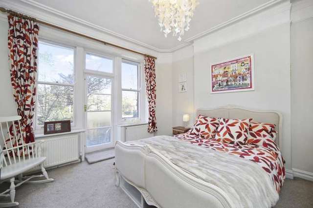  Image of 3 bedroom Flat to rent in Cremorne Road London SW10 at Cornwall Mansions  Cremorne Road, SW10 0PE