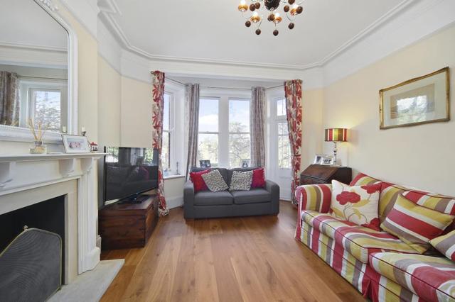  Image of 3 bedroom Flat to rent in Cremorne Road London SW10 at Cornwall Mansions  Cremorne Road, SW10 0PE