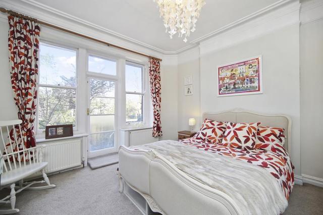  Image of 3 bedroom Flat to rent in Cremorne Road London SW10 at Cornwall Mansions  Cremorne Road, SW10 0PE