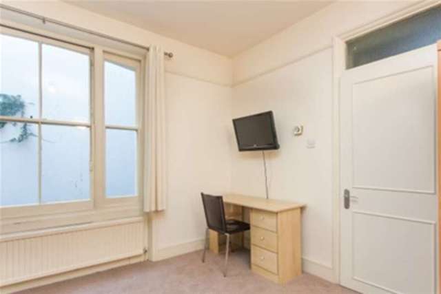  Image of Flat to rent in Craven Hill Gardens London W2 at London, W2 3EA