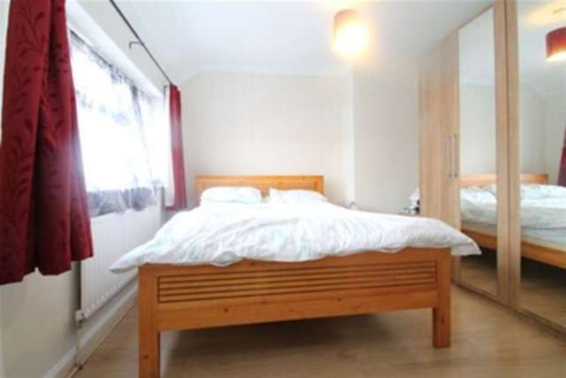 Image of 3 bedroom Detached house to rent in Crowley Crescent Waddon Croydon CR0 at Croydon, CR0 4EE