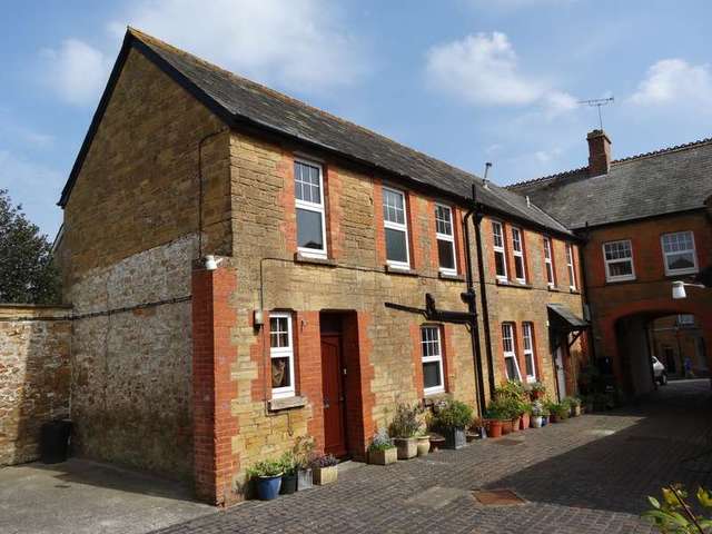  Image of 2 bedroom Apartment to rent in Market Square South Petherton TA13 at Market Square  South Petherton, TA13 5BT