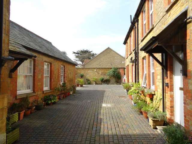  Image of 2 bedroom Apartment to rent in Market Square South Petherton TA13 at Market Square  South Petherton, TA13 5BT