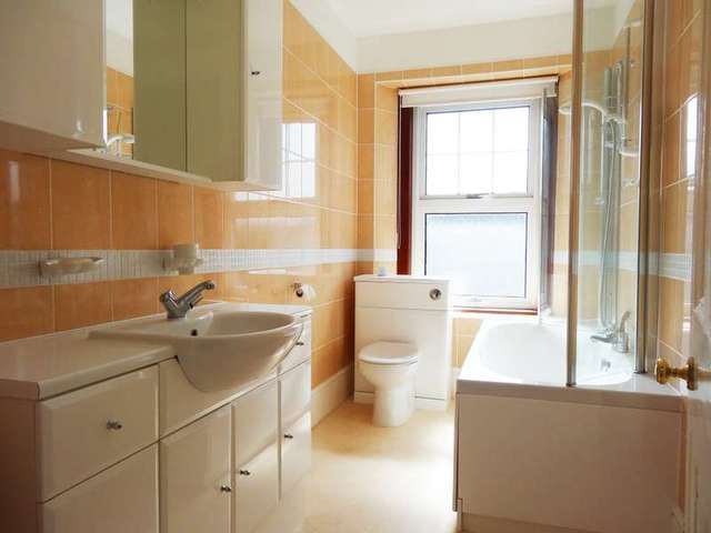  Image of 2 bedroom Apartment to rent in Market Square South Petherton TA13 at Market Square  South Petherton, TA13 5BT