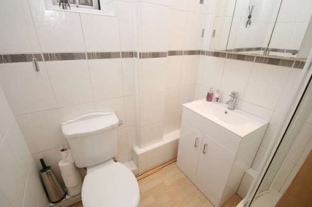  Image of 1 bedroom Flat for sale in Crown Street Brentwood CM14 at Crown Street  Brentwood, CM14 4AZ