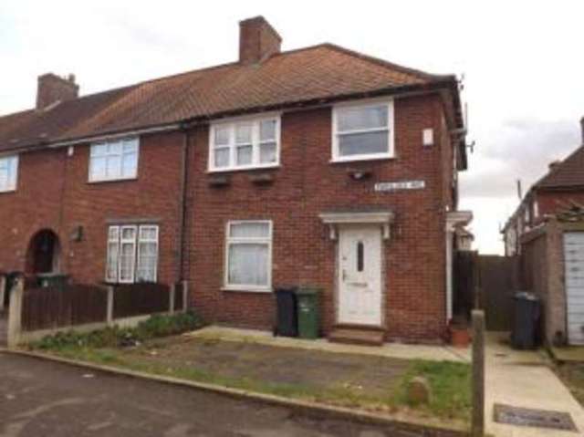  Image of 1 bedroom Flat for sale in Parsloes Avenue Dagenham RM9 at Dagenham Essex Becontree, RM9 5PT