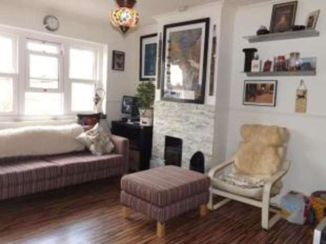  Image of 1 bedroom Flat for sale in Parsloes Avenue Dagenham RM9 at Dagenham Essex Becontree, RM9 5PT