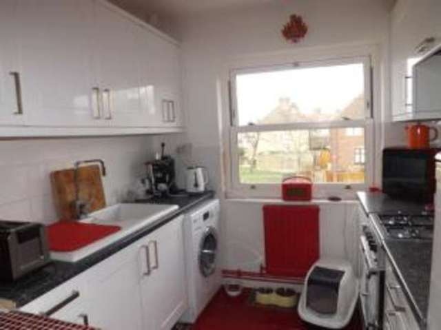  Image of 1 bedroom Flat for sale in Parsloes Avenue Dagenham RM9 at Dagenham Essex Becontree, RM9 5PT