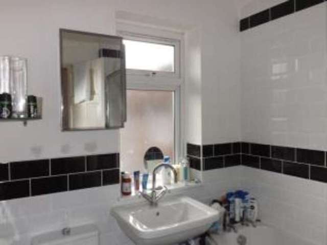  Image of 1 bedroom Flat for sale in Parsloes Avenue Dagenham RM9 at Dagenham Essex Becontree, RM9 5PT
