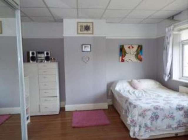  Image of 3 bedroom Semi-Detached house for sale in Castle Road Dagenham RM9 at Dagenham Essex Becontree, RM9 4XS