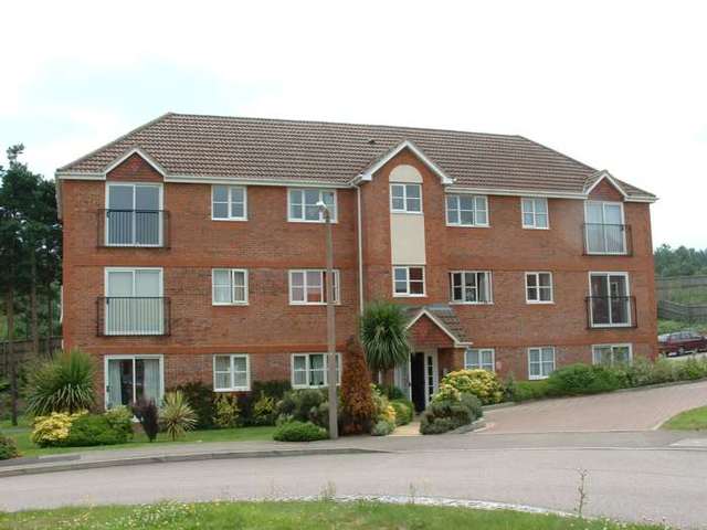  Image of 2 bedroom Apartment to rent in Dakin Close Maidenbower Crawley RH10 at Dakin Close Maidenbower Crawley West Sussex  Crawley, RH10 7LL