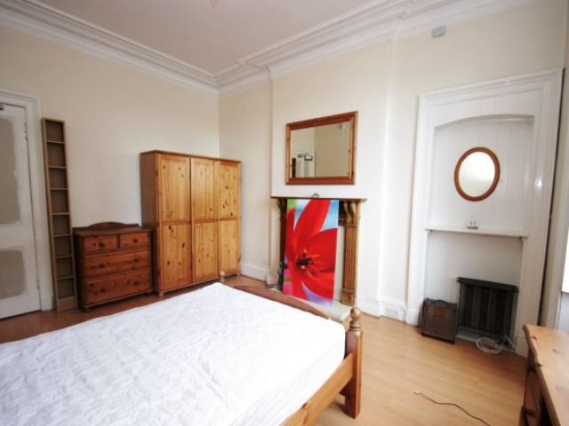  Image of 3 bedroom Flat to rent in Dalry Road Edinburgh EH11 at Edinburgh  Edinburgh, EH11 2AB