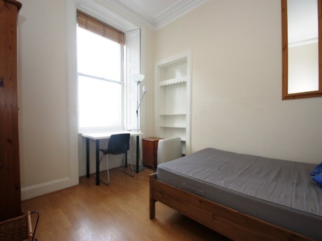  Image of 3 bedroom Flat to rent in Dalry Road Edinburgh EH11 at Edinburgh  Edinburgh, EH11 2AB