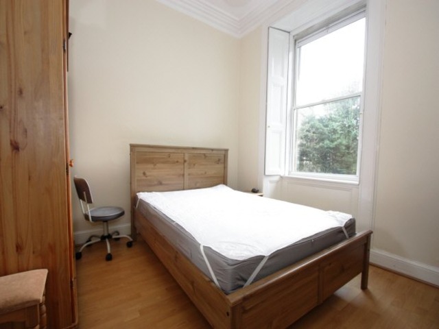  Image of 3 bedroom Flat to rent in Dalry Road Edinburgh EH11 at Edinburgh  Edinburgh, EH11 2AB