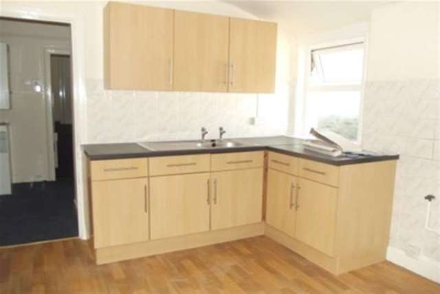  Image of 3 bedroom Flat to rent in Park Road Dawlish EX7 at Dawlish, EX7 9LQ