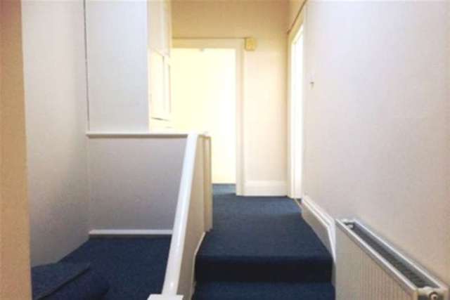  Image of 3 bedroom Flat to rent in Park Road Dawlish EX7 at Dawlish, EX7 9LQ