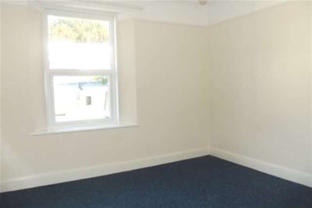  Image of 3 bedroom Flat to rent in Park Road Dawlish EX7 at Dawlish, EX7 9LQ