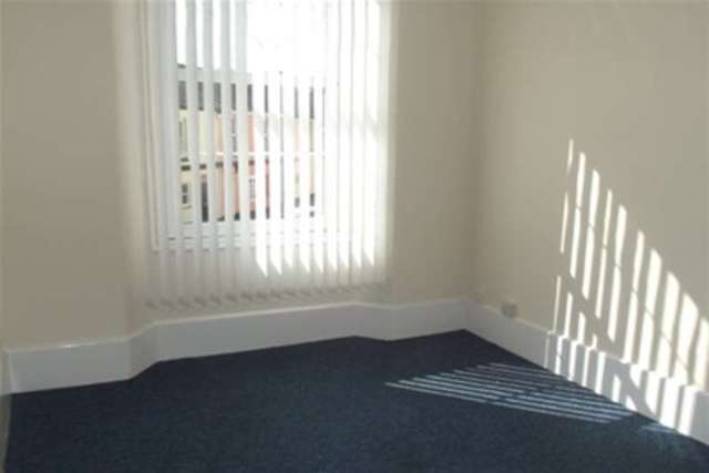  Image of 3 bedroom Flat to rent in Park Road Dawlish EX7 at Dawlish, EX7 9LQ