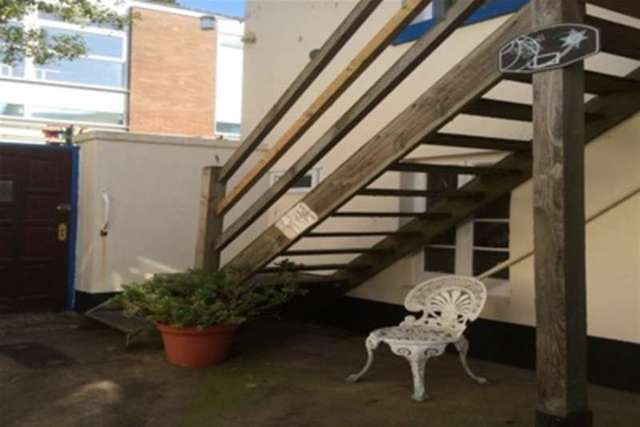  Image of 3 bedroom Flat to rent in Park Road Dawlish EX7 at Dawlish, EX7 9LQ