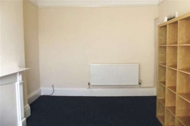  Image of 3 bedroom Flat to rent in Park Road Dawlish EX7 at Dawlish, EX7 9LQ