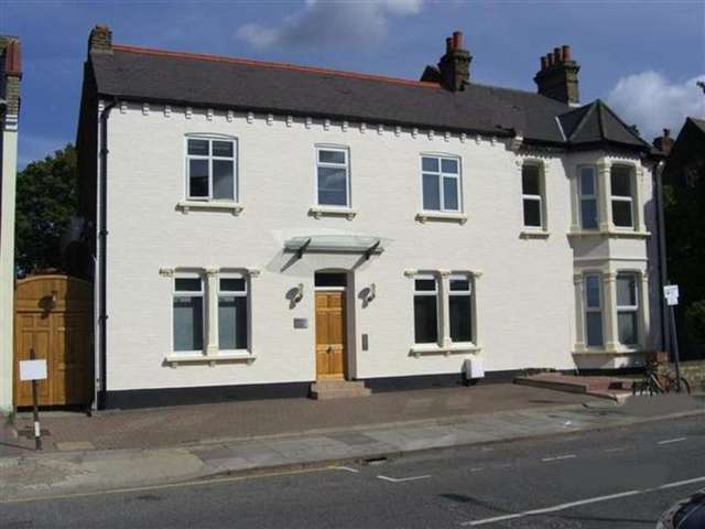  Image of Detached house to rent in Daws Lane London NW7 at Mill Hill, NW7 4SD