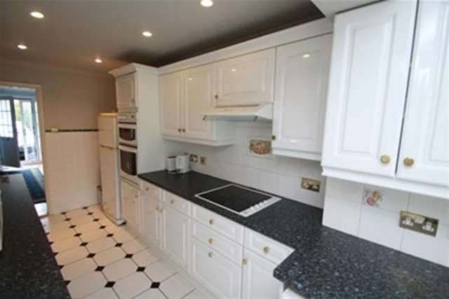  Image of 3 bedroom Semi-Detached house to rent in Delmey Close Croydon CR0 at Croydon, CR0 5QD
