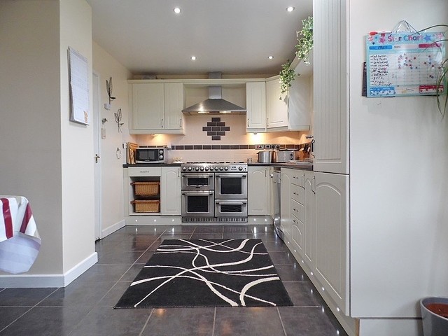  Image of 5 bedroom Detached house for sale in Derwent Close Horndean Waterlooville PO8 at Derwent Close Horndean Waterlooville, PO8 0DH