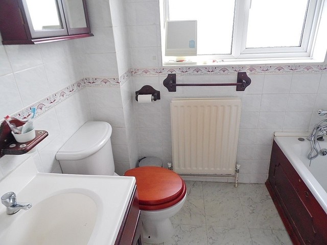  Image of 5 bedroom Detached house for sale in Derwent Close Horndean Waterlooville PO8 at Derwent Close Horndean Waterlooville, PO8 0DH