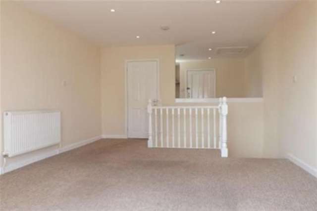  Image of 2 bedroom Maisonette to rent in Diamond Avenue Plymouth PL4 at Plymouth, PL4 8QD