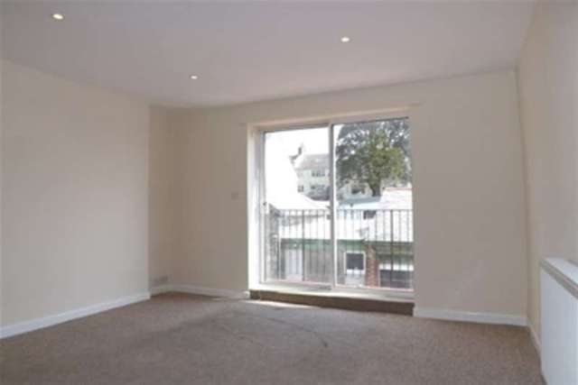  Image of 2 bedroom Maisonette to rent in Diamond Avenue Plymouth PL4 at Plymouth, PL4 8QD