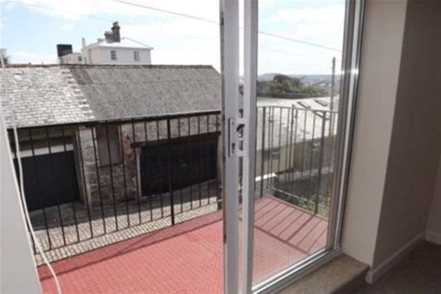  Image of 2 bedroom Maisonette to rent in Diamond Avenue Plymouth PL4 at Plymouth, PL4 8QD
