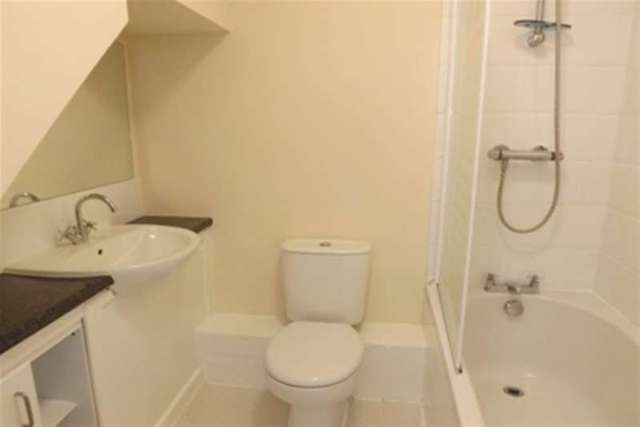  Image of 2 bedroom Maisonette to rent in Diamond Avenue Plymouth PL4 at Plymouth, PL4 8QD