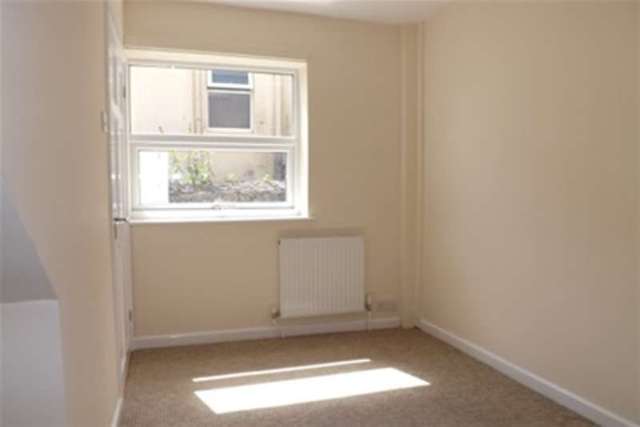  Image of 2 bedroom Maisonette to rent in Diamond Avenue Plymouth PL4 at Plymouth, PL4 8QD