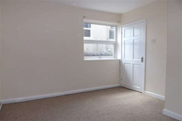  Image of 2 bedroom Maisonette to rent in Diamond Avenue Plymouth PL4 at Plymouth, PL4 8QD